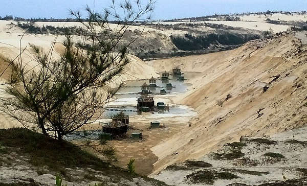 Khu vực khai thác ti tan tại xã Sen Thủy nơi xảy ra sự việc