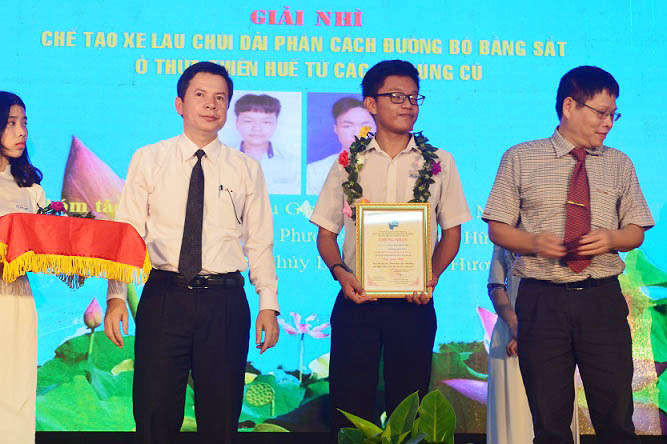 Sản phẩm của Khang đã giành được giải Nhì cuộc thi Sáng tạo Thanh thiếu niên, Nhi đồng tỉnh Thừa Thiên Huế năm 2019