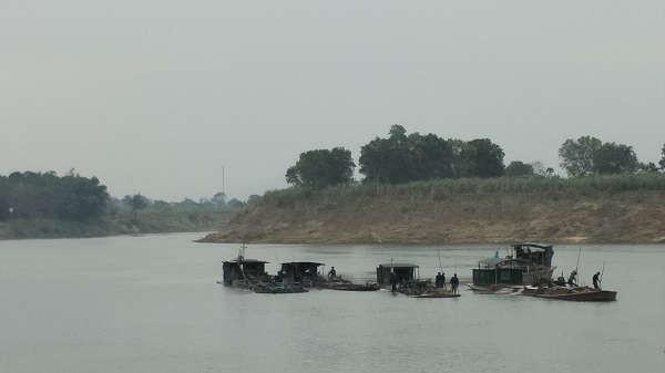 Khai thác cát trái phép tại xã Vĩnh Hòa, huyện Vĩnh Lộc