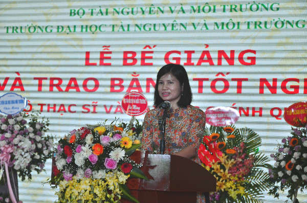 Bà Nguyễn Thị Huyền – Phó Vụ trưởng Vụ Tổ chức cán bộ phát biểu