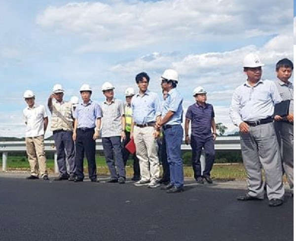 Mới đây (29/6), ông Nguyễn Mạnh Thắng, Phó Tổng cục trưởng Tổng cục Đường bộ (Bộ GTVT) đã dẫn đầu đoàn công tác kiểm tra công tác khắc phục, sửa chữa hư hỏng tồn tại trên cao tốc