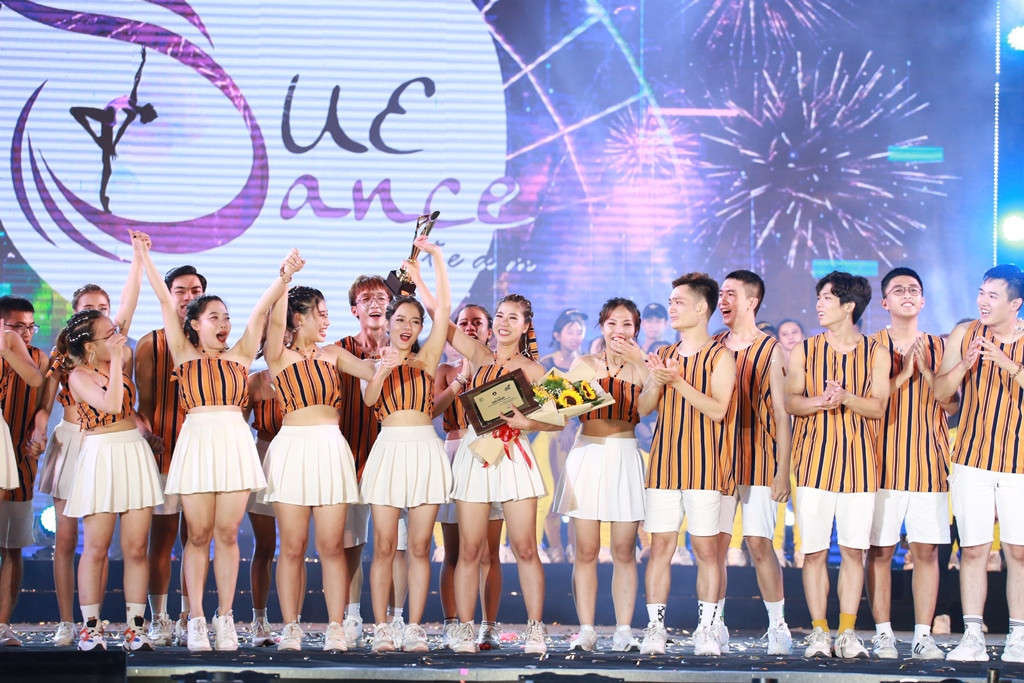 Đội DUE DANCE – Trường ĐH Kinh tế (ĐH Đà Nẵng) giành ngôi vị Quán quân Flashmob 2019 - “Sóng tuổi trẻ” 