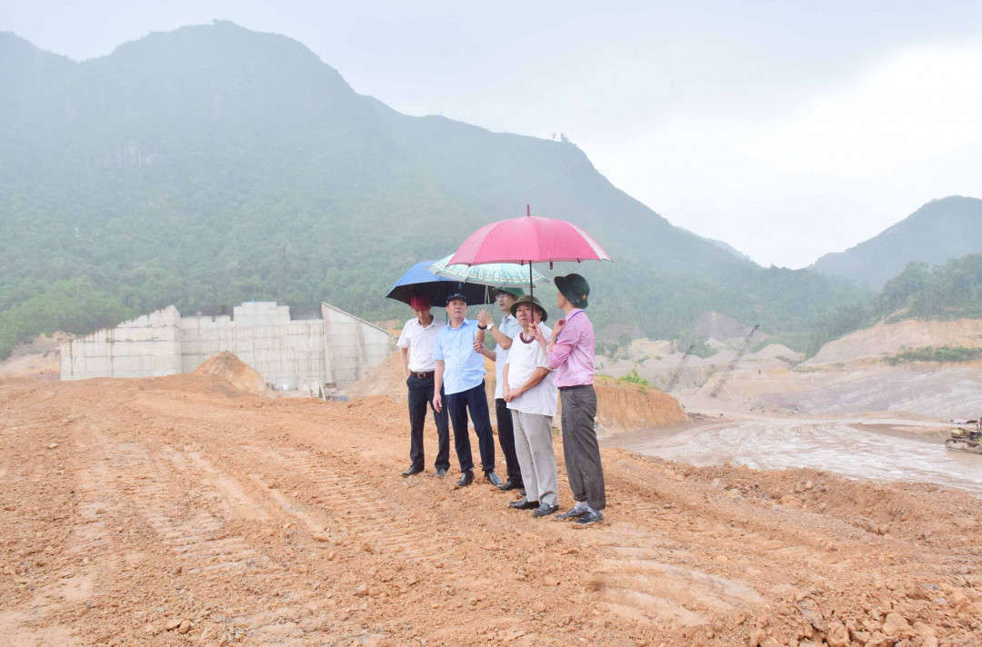 Lãnh đạo tỉnh Thừa Thiên Huế kiểm tra thực tế tại lòng hồ thủy điện A Lin