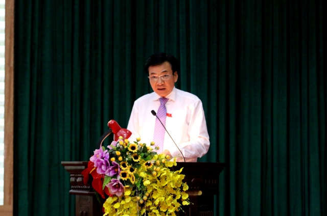 Đồng chí Trần Văn Sơn, Uỷ viên Trung ương Đảng, Bí thư Tỉnh ủy – Trưởng đoàn Đại biểu Quốc hội tỉnh phát biểu chỉ đạo tại kỳ họp
