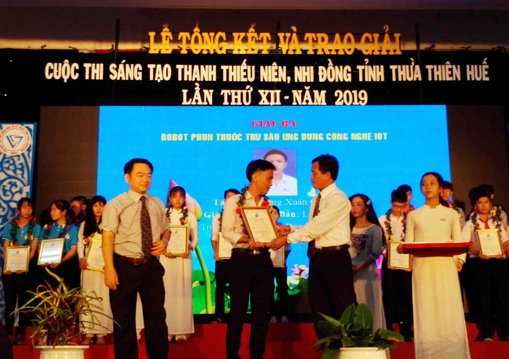 Cường vinh dự nhận giải thưởng của cuộc thi Sáng tạo Thanh thiếu niên, Nhi đồng tỉnh Thừa Thiên Huế năm 2019