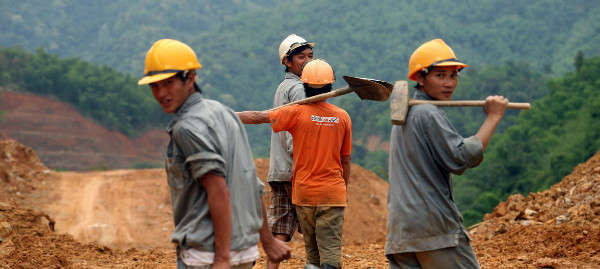 Công nhân tại công trường xây dựng dự án thủy điện Trung Sơn, Việt Nam. Ảnh: World Bank/Mai Ky