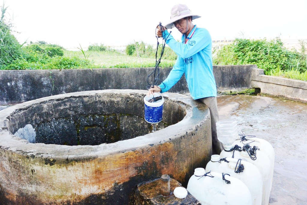 Vào mùa khô những giếng nước ở Lý Sơn cũng đang cạn dần 