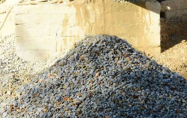 Sỏi, đá được sàng lọc từ rác thải xây dựng tại Công ty Long Tường