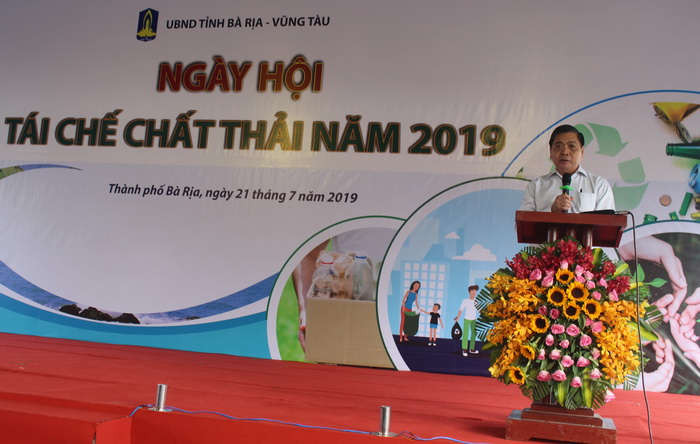 Anh 1 Ong Quoc PCT UB tinh