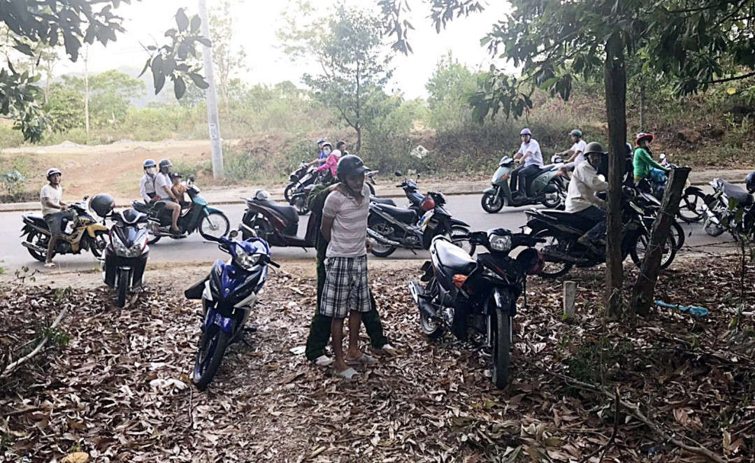 Đối tượng mua bán trái phép chất ma túy bị Công an huyện Phước Sơn bắt quả tang