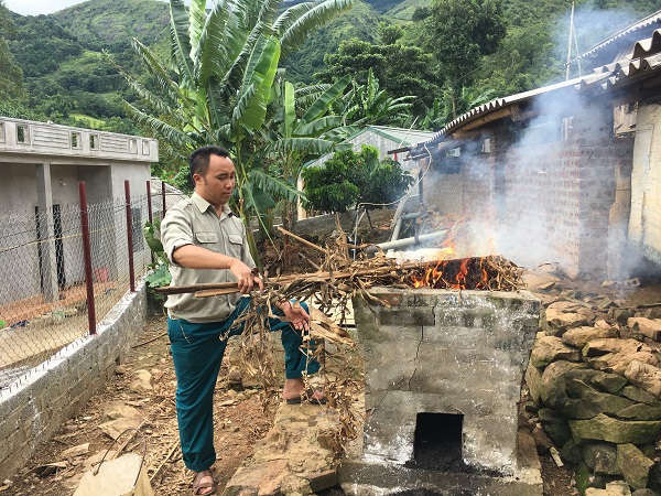 Huyện Bắc Yên đã vận động, hướng dẫn người dân xây dựng hơn 800 lò đốt rác hộ gia đình, góp phần nâng cao ý thức bảo vệ môi trường cho người dân