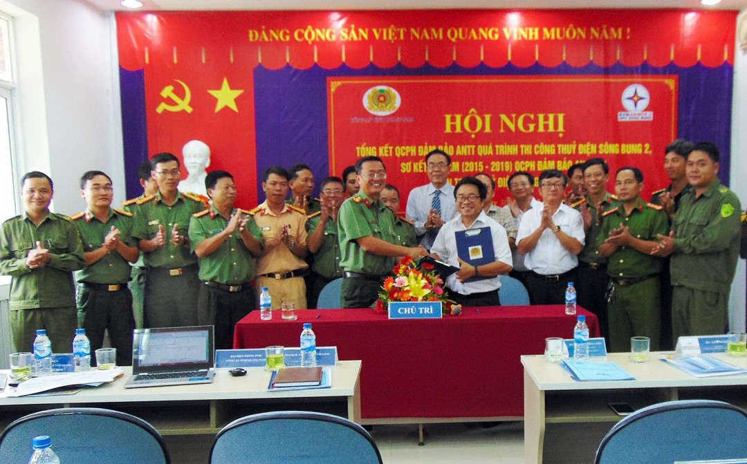 Công an tỉnh Quảng Nam và Công ty thủy điện Sông Bung đã ký lại QCPH trong công tác bảo vệ bí mật Nhà nước, bảo vệ an ninh chính trị nội bộ, an ninh kinh tế, giữ gìn trật tự ATXH, PCCC, BVMT, bảo vệ an toàn các hạng mục công trình thủy điện Sông Bung 2, Sông Bung 4