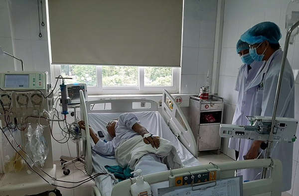 Hàng trăm bệnh nhân phải chuyển viện vì nghi ngờ hệ thống máy chạy thận gặp sự cố ở Bệnh viện HNĐK Nghệ An