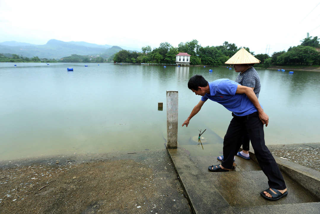 Kiểm tra mực nước của hồ Huổi Phạ, TP. Điện Biên Phủ.