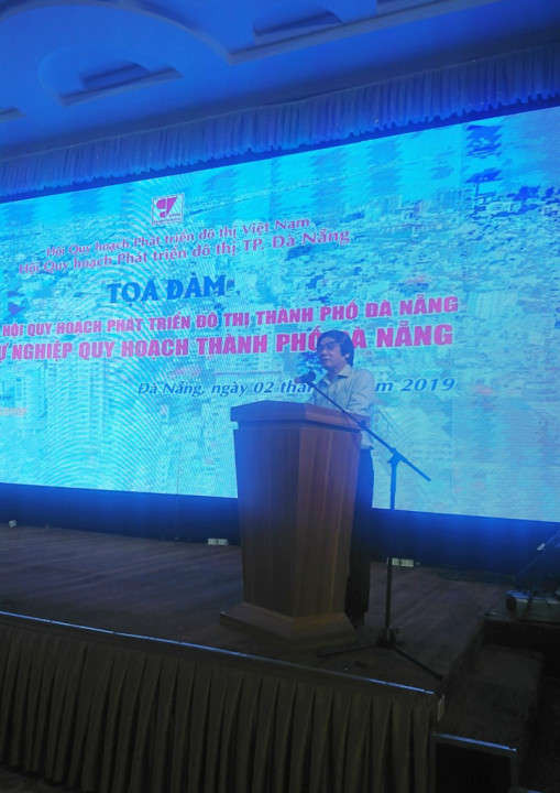 KTS Trần Ngọc Chính, Chủ tịch Hội Quy hoạch Phát triển đô thị Việt Nam phát biểu tại buổi tọa đàm