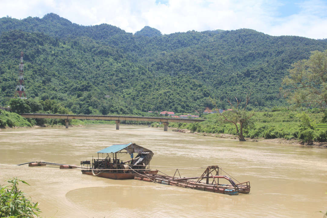 Hiện trên địa bàn tỉnh Lai Châu có 4 đơn vị được cấp phép khai thác cát. Trong ảnh: Điểm khai thác cát tại huyện Phong Thổ, tỉnh Lai Châu.