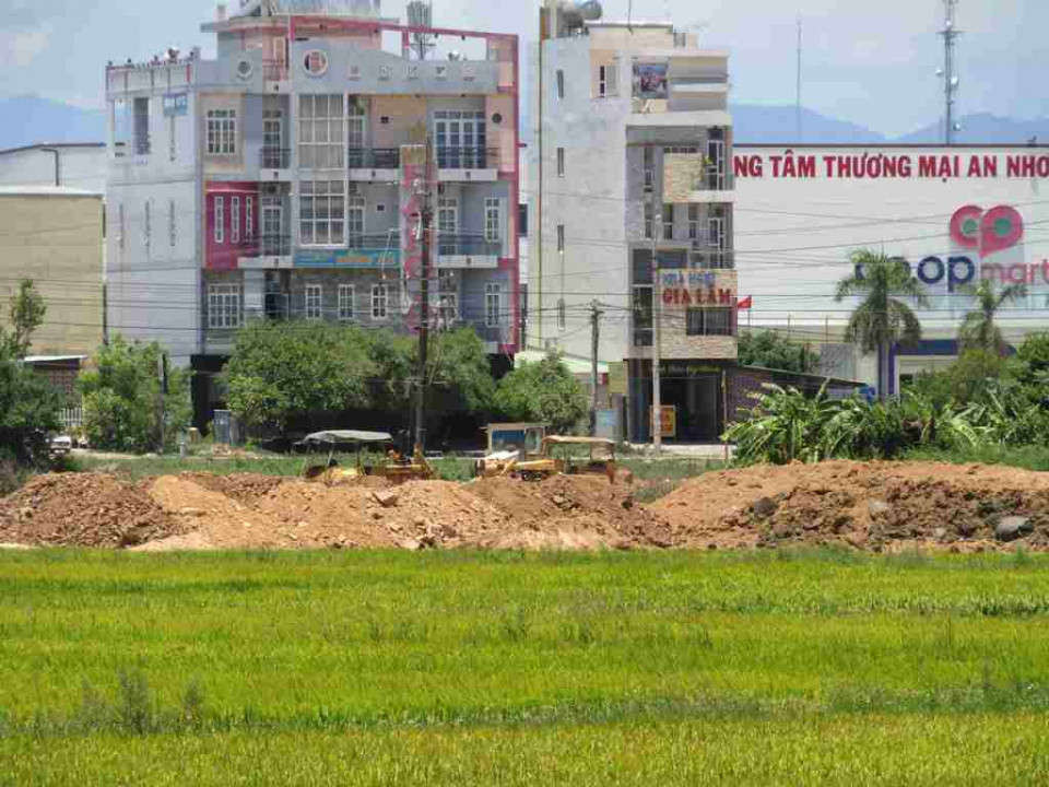 Khu đất đang xây dựng Khu dân cư phía Đông đường Nguyễn Văn Linh, phường Bình Định, thị xã An Nhơn