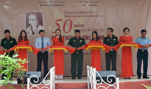 Cắt băng khánh thành triển lãm “Hành trình vươn tới những ước mơ-50 năm thực hiện Di chúc của Chủ tịch Hồ Chí Minh (1969 – 2019)”