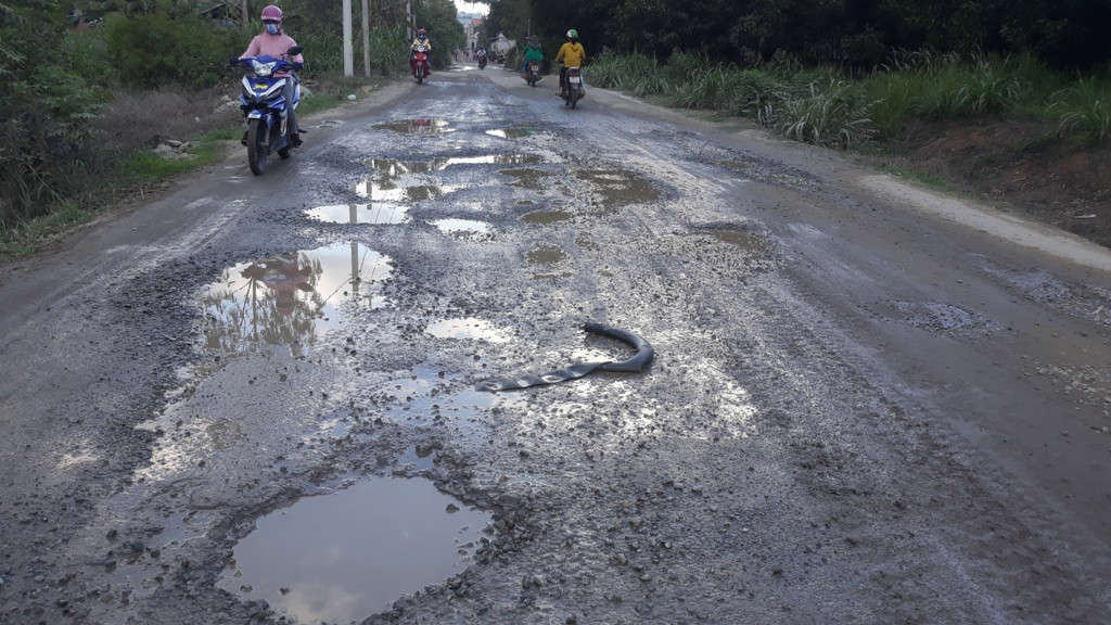 Còn 17 tuyến đường hư hỏng do thi công Dự án Đường cao tốc Đà Nẵng - Quảng Ngãi vẫn chưa được hoàn trả như cam kết