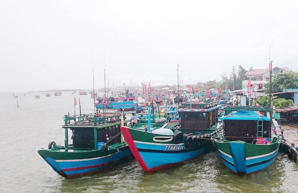 Các tàu thuyền tại Thừa Thiên Huế sẽ không được ra khơi trước diễn biến phức tạp của bão số 4