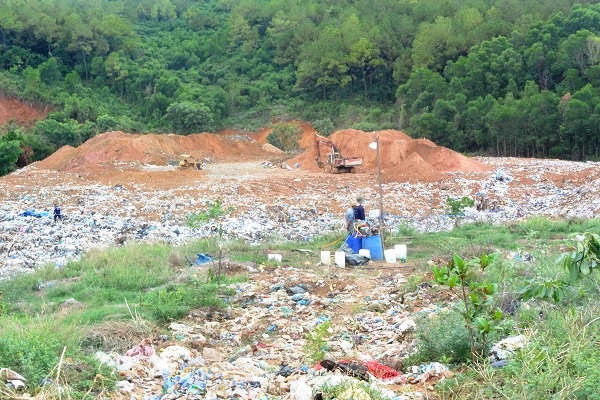 Bãi rác Tam Xuân 2 thường xuyên gây ô nhiễm 