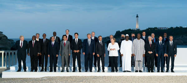 Nhóm các quốc gia G7 cùng với các đối tác tại Khách sạn du Palais Biarritz, nơi tổ chức Hội nghị thượng đỉnh G7 ở Biarritz, Pháp vào ngày 25/8/2019