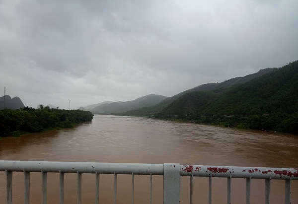 Hiện mực nước trên sông Gianh tại huyện Minh Hóa và Tuyên Hóa đang lên nhanh