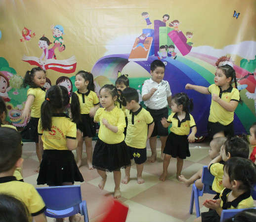 Dù còn rất nhỏ tuổi nhưng các em học sinh trường Mầm non Sao Mai Việt