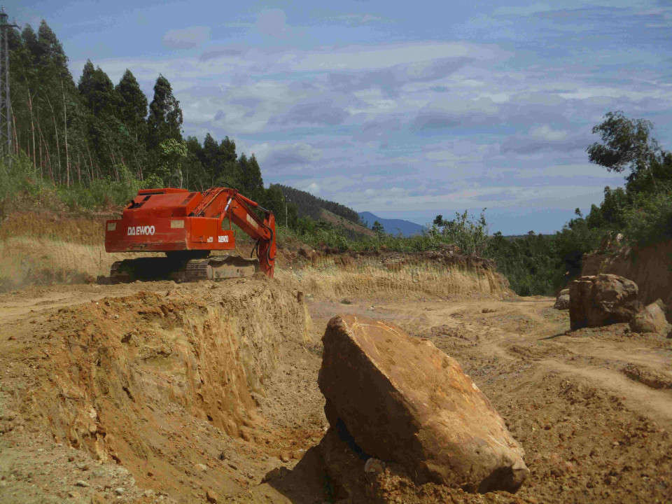 Công ty TNHH Cát Thành khai thác đất làm tan hoang núi An Ngữ