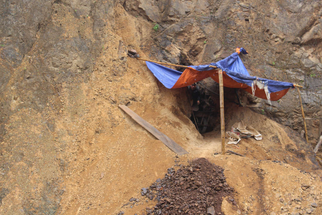 Điện Biên: Mỏ vàng Phì Nhừ dừng khai thác 2 năm, doanh nghiệp "mất tích" nên cửa mỏ khó đóng