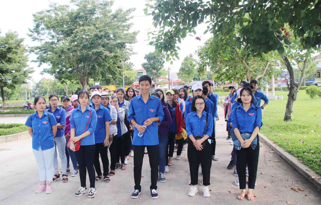 Phong trào “Ngày Chủ nhật xanh” được UBND tỉnh Thừa Thiên Huế phát động đầu năm 2019 với mong muốn hạn chế tình trạng ô nhiễm môi trường. Cho đến nay phong trào đã lan tỏa khắp các tầng lớp, trong đó có các bạn sinh viên
