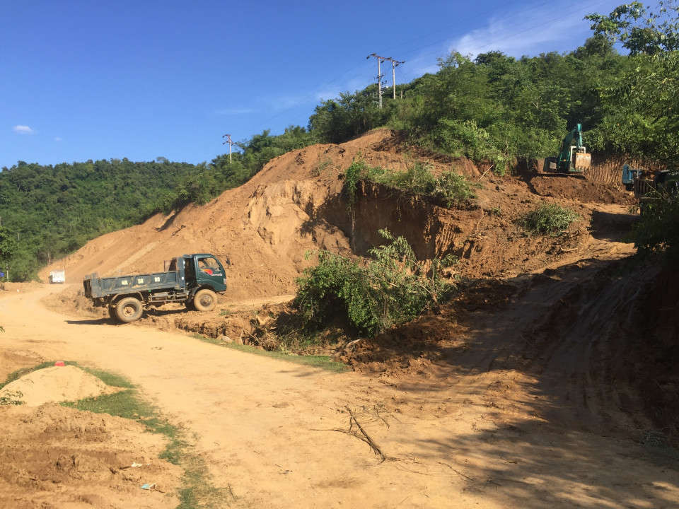 Tình trạng san lấp đất nông nghiệp khu vực bản Mường Luân, xã Mường Luân, huyện Điện Biên Đông.