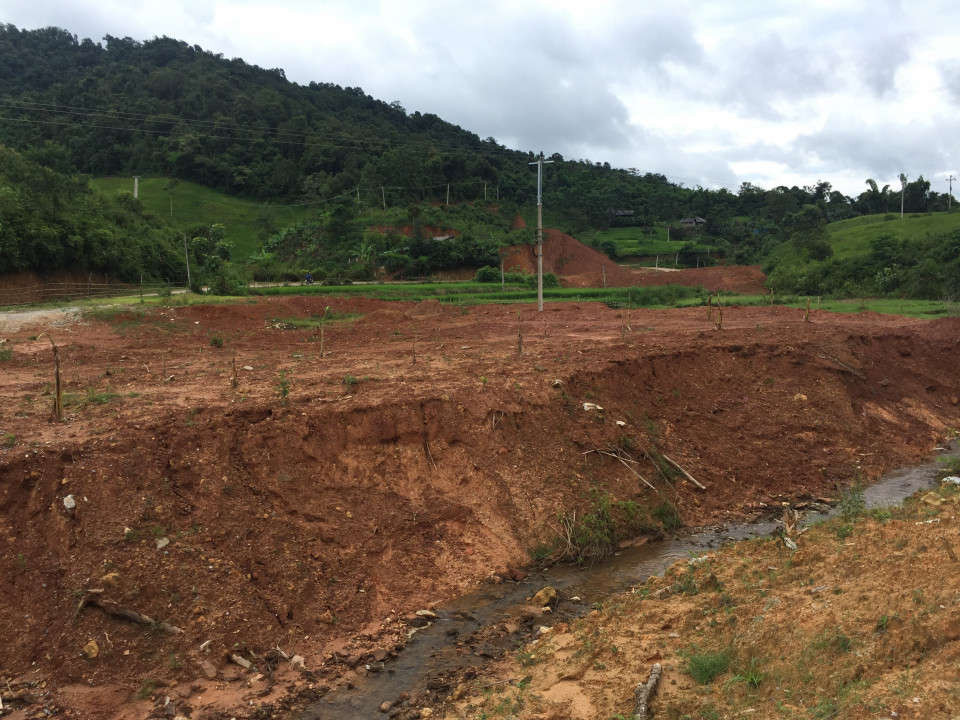 Tình trạng san lấp đất ruộng tại Thị trấn Điện Biên Đông, huyện Điện Biên Đông.