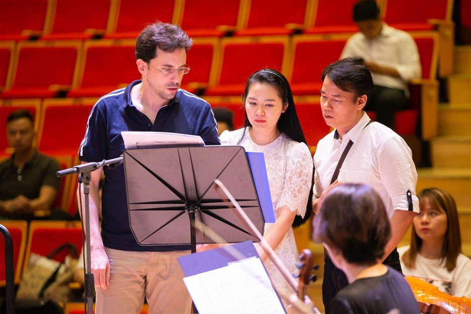 Phạm Thùy Dung tập luyện với Dàn nhạc Giao hưởng Mặt trời chuẩn bị cho live concert Trăng Hát(6)