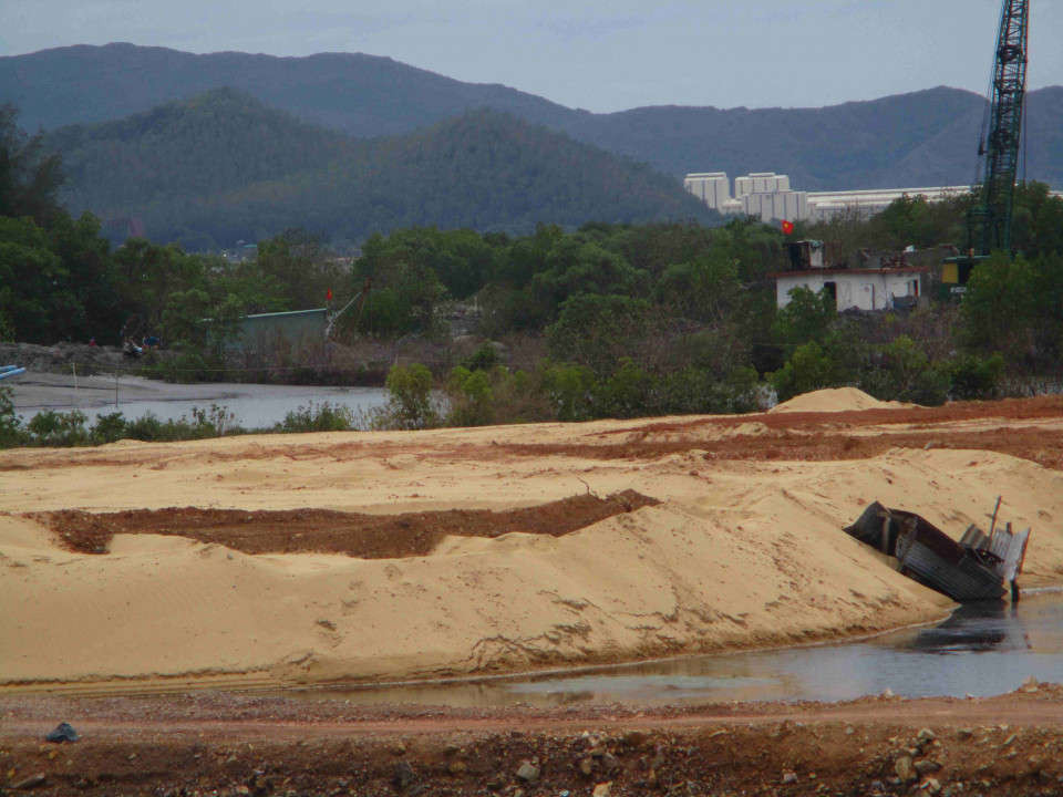 Công ty CP Thị Nại Eco Bay dùng cát Khu Kinh tế Nhơn Hội san lấp mặt bằng