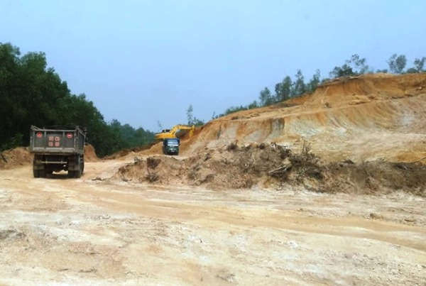 Khu vực điểm mỏ Ngàn Trươi- Cẩm Trang được cấp phép để phục vụ đắp kênh thuộc dự án do Bộ NN&PTNT làm chủ đầu tư