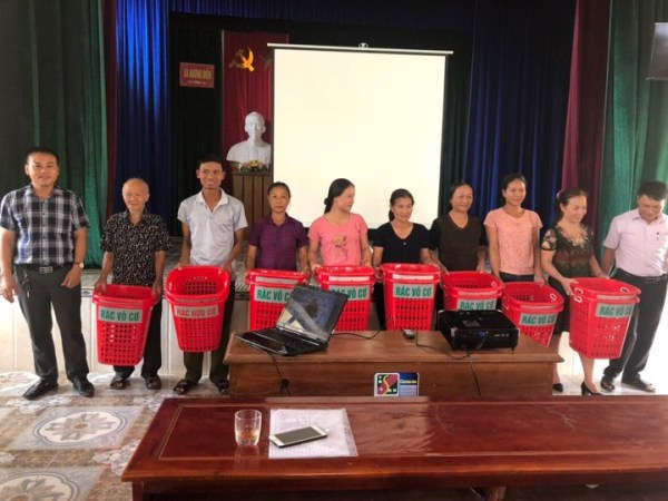 Tập huấn, hướng dẫn người dân sử dụng, phân loại rác thải tại nguồn ở xã Đức Hương