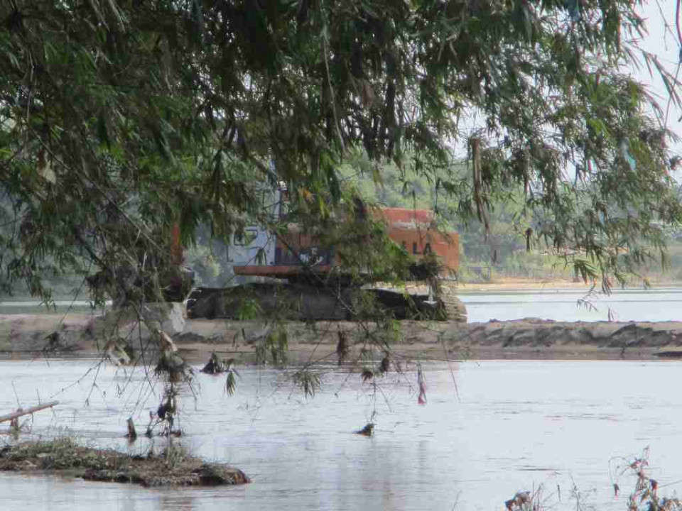Doanh nghiệp khai thác cát trên sông Kôn, xã Nhơn Mỹ, thị xã An Nhơn 