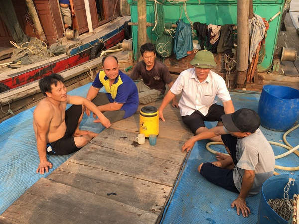 Ông Đồng Xuân Thảo, Thuyền trưởng tàu đánh cá thường xuyên gặp gỡ ngư dân để tuyên truyền chống rác thải trên biển