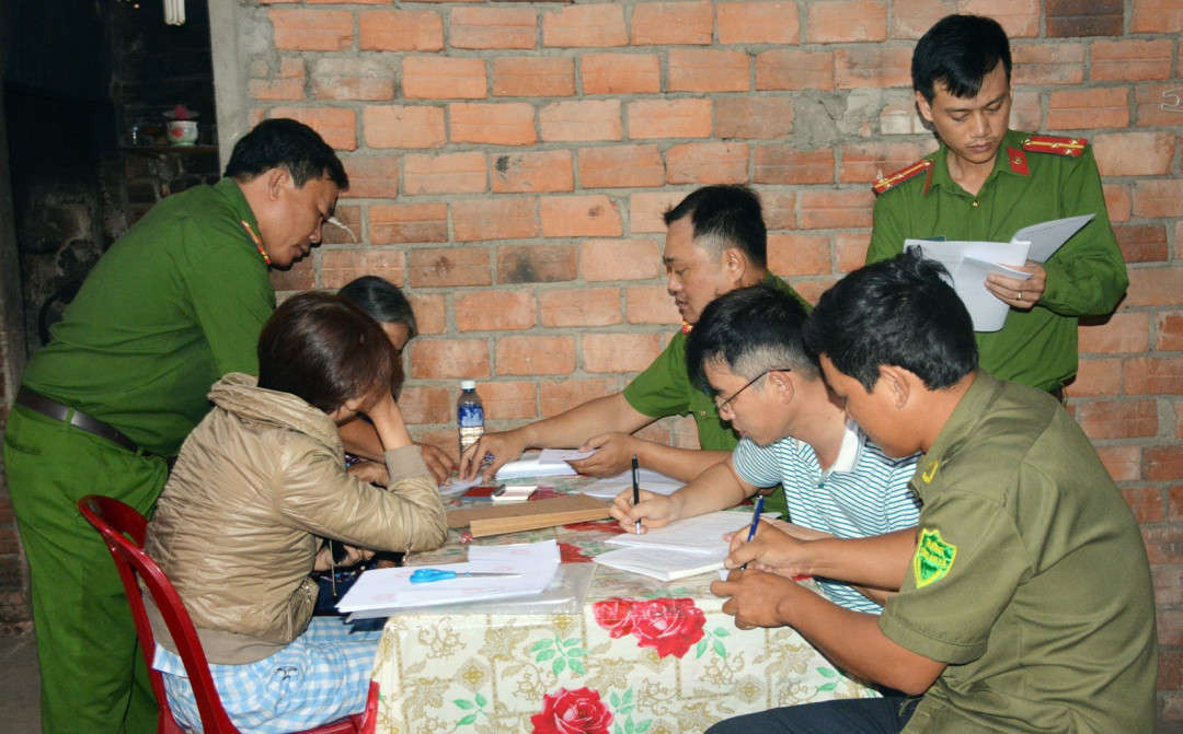 Phòng Cảnh sát môi trường - Công an tỉnh Quảng Nam phát hiện tụ điểm sản xuất bột ngọt A-one giả