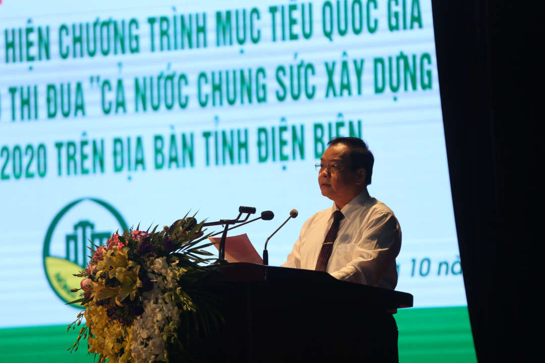 Chủ tịch UNND tỉnh Điện Biên Mùa A Sơn phát biểu tại Hội nghị.