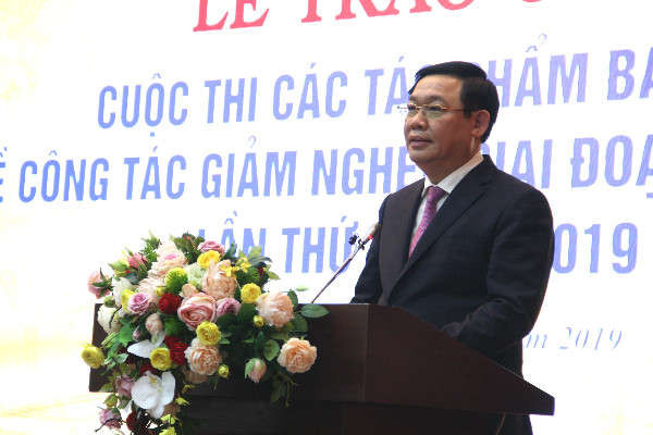 Ông Vương Đình Huệ, Ủy viên Bộ Chính trị, Phó Thủ tướng Chính phủ - Trưởng Ban Chỉ đạo Trung ương các Chương trình mục tiêu quốc gia giai đoạn 2016-2020 phát biểu chỉ đạo
