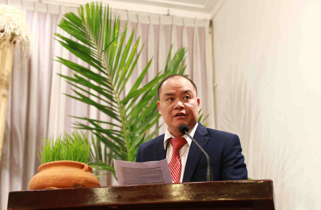 Ông Hoàng Văn Tùng- Trưởng Ban đại diện tôn giáo Mặc Môn báo cáo phiên thảo luận thứ ba