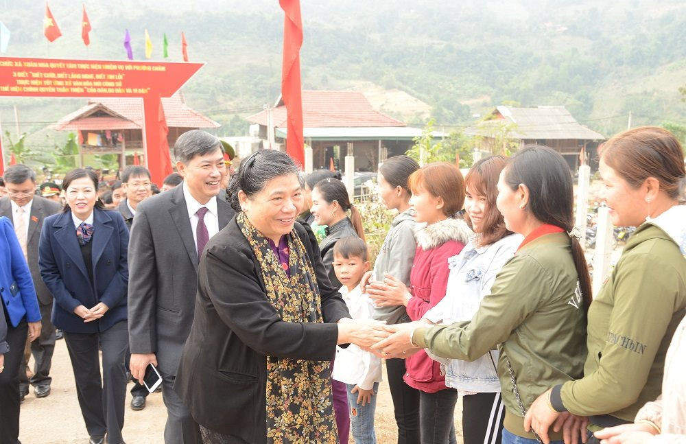 Phó Chủ tịch Quốc hội Tòng Thị Phóng thăm và tặng quà Tết tại Sơn La