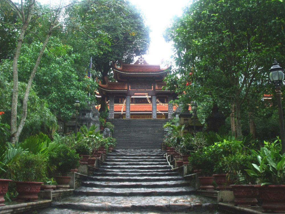Du xuân đến 5 đền chùa nổi tiếng linh thiêng ở miền bắc