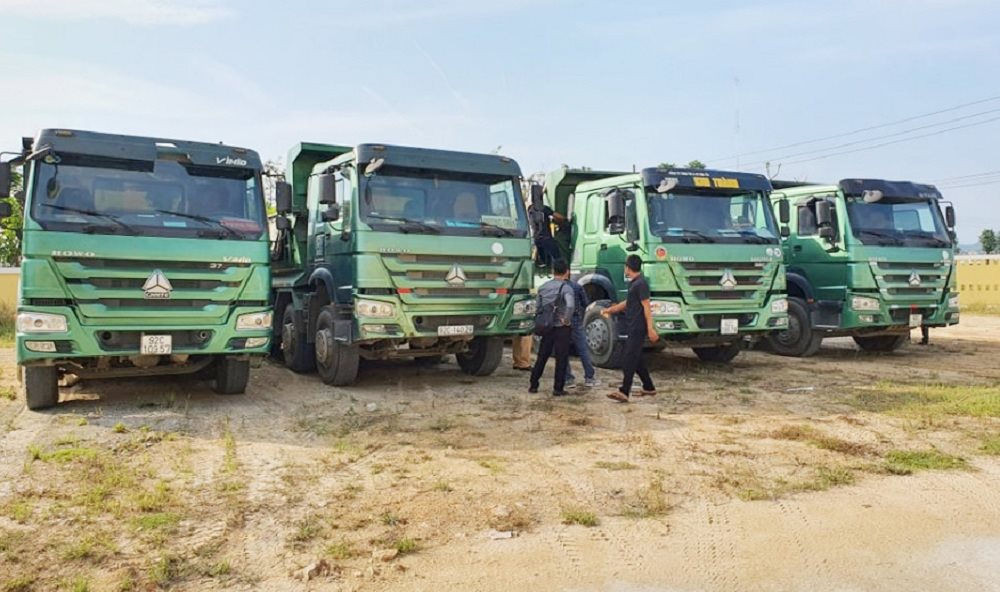 Chở cát quá độ cao từ Quảng Nam ra Huế, nhiều xe tải bị xử phạt