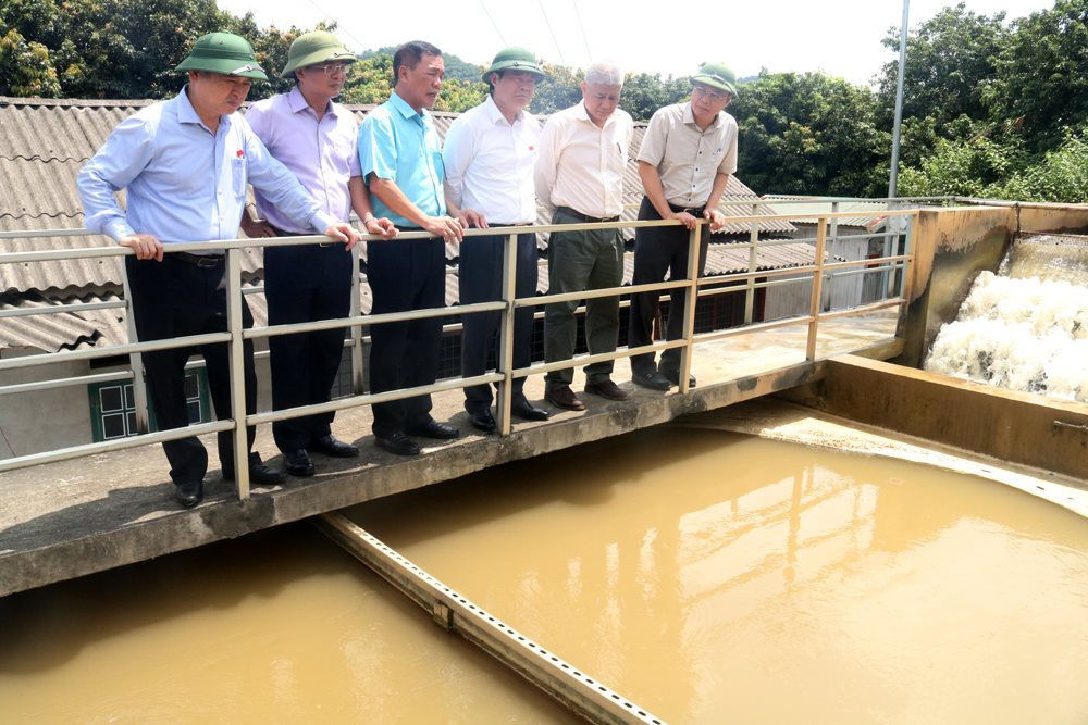 Phó Chủ tịch Quốc hội Phùng Quốc Hiển kiểm tra an toàn hồ đập và an ninh nguồn nước tại Lào Cai