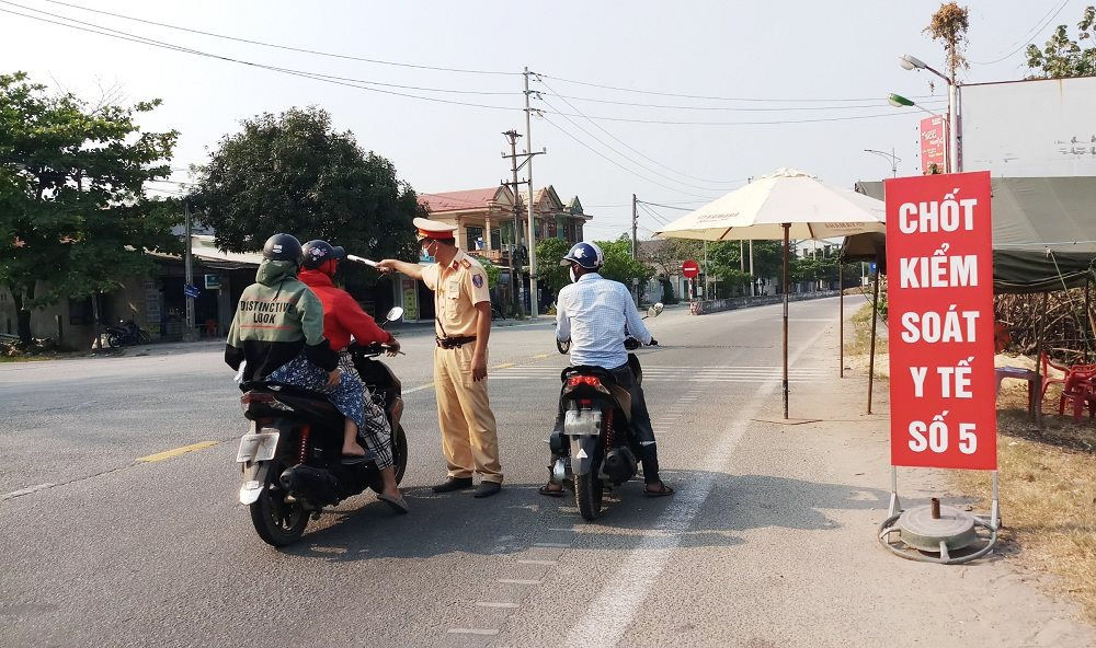Đi xe máy từ Đà Nẵng ra Huế, hai người Trung Quốc bị cách ly