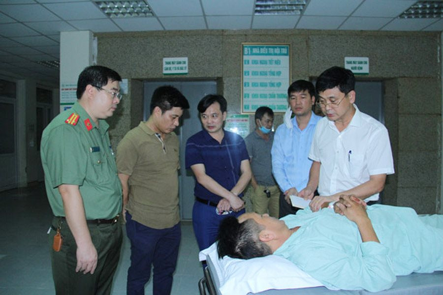 Lào Cai: Hai cán bộ công an bị trọng thương khi vây bắt tội phạm