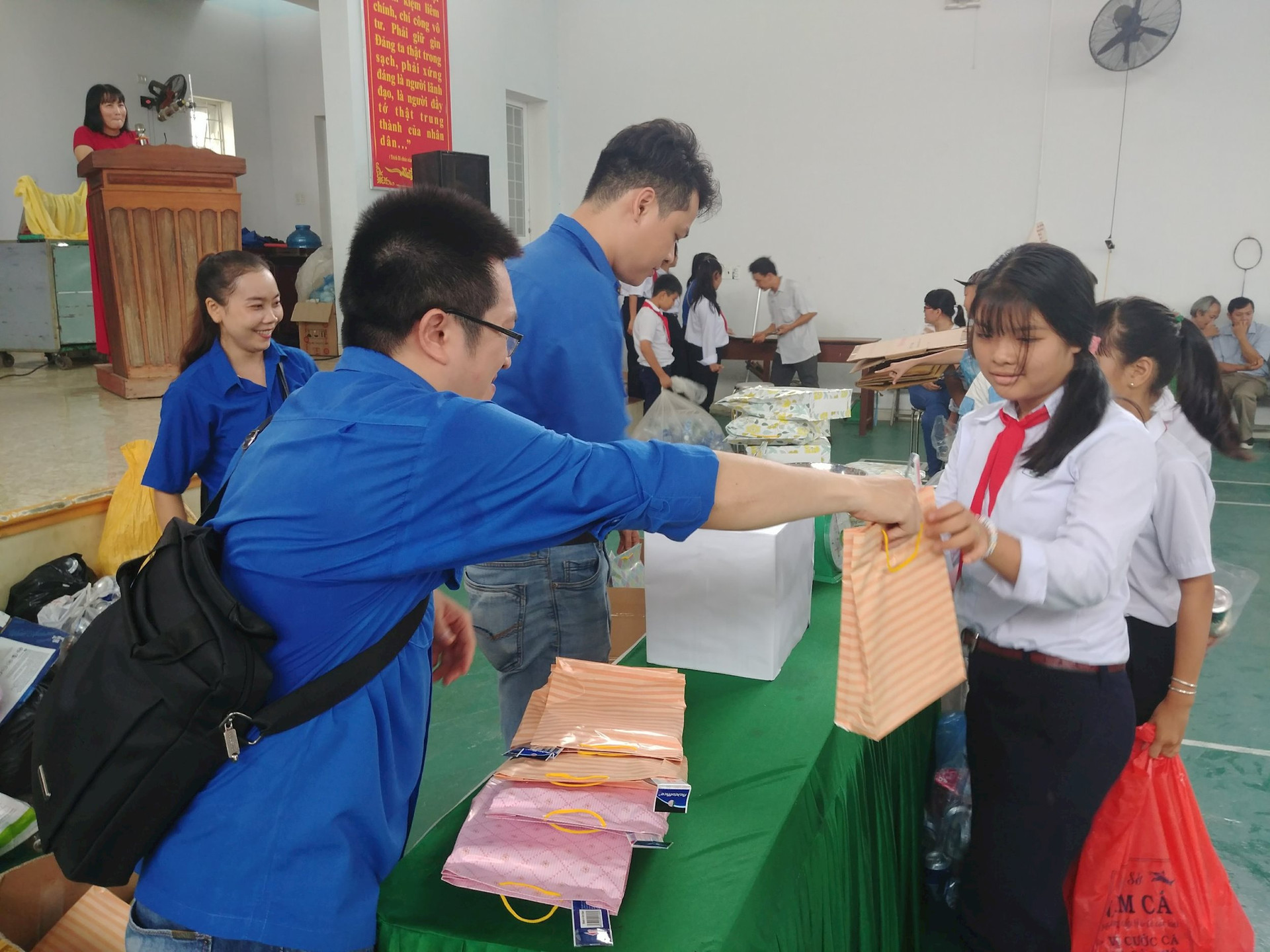 Bình Định: Ngày hội “Đổi rác lấy đồ dùng học tập” tại thị xã Hoài Nhơn